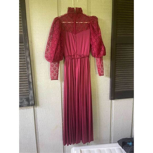 Creations by Aria 1970’s Vintage Victorian Lace Burgandy Pleated long dress Sz 7 - Picture 11 of 16